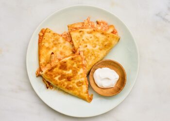 Buffalo Chicken Quesadilla Recipe (5 Ingredients)