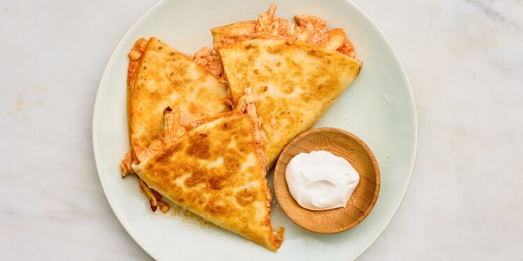 Buffalo Chicken Quesadilla Recipe (5 Ingredients)