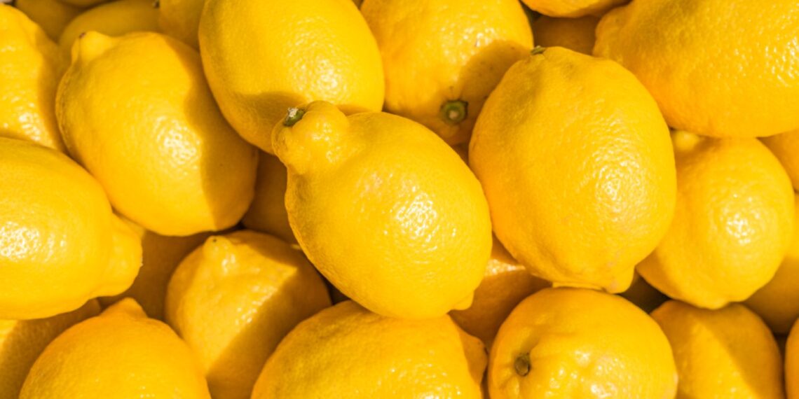 A Simple Trick for Choosing a Juicy Lemon, According to an Expert