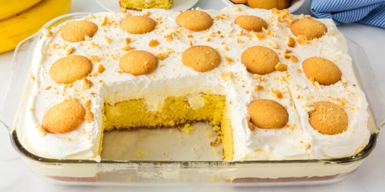 Easy Banana Pudding Poke Cake (Potluck Favorite!)