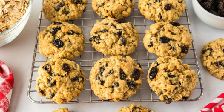 Soft And Chewy Oatmeal Raisin Cookies