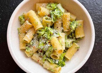 Broccoli Pasta Recipe (5 Ingredients, 20 Minutes)