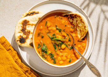Easy Chickpea Curry Recipe (20 Minutes)