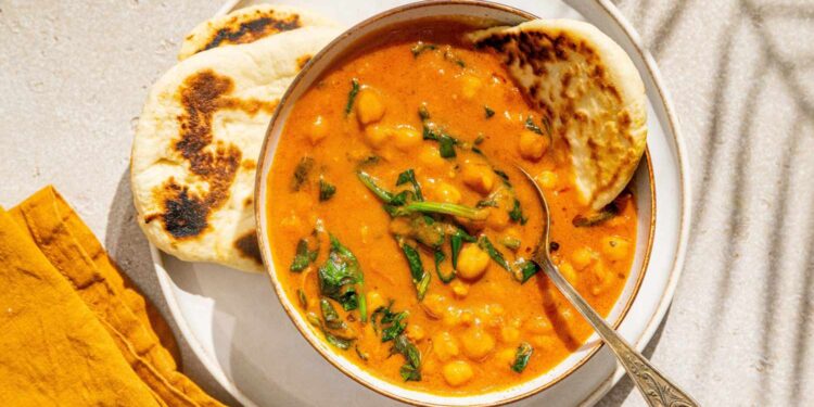 Easy Chickpea Curry Recipe (20 Minutes)