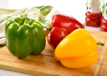 How To Wash Peppers To Remove Dirt and Pesticides, According to Two Experts