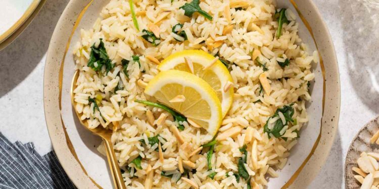 4-Ingredient Lemony Spinach Rice Recipe