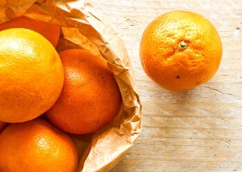 How To Wash Oranges To Remove Dirt and Pesticides, According to Two Experts