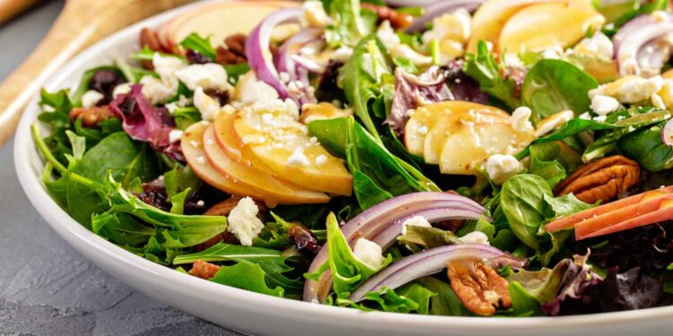 The One Trick for Better-Tasting Salads, According to Experts