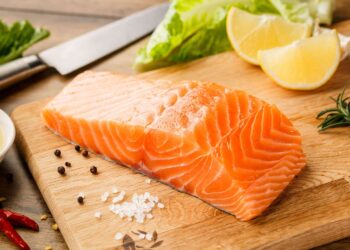 Wild vs. Farmed Salmon, Experts Explain the Difference