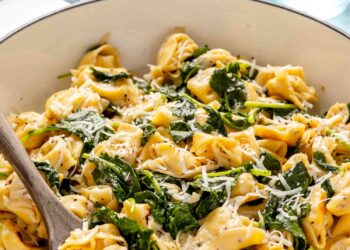 Skillet Cacio e Pepe Tortellini With Wilted Greens Recipe (20 Minutes)