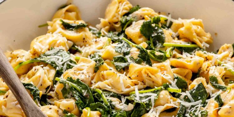 Skillet Cacio e Pepe Tortellini With Wilted Greens Recipe (20 Minutes)