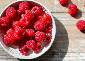 How To Wash Raspberries To Remove Dirt and Pesticides, According to an Expert