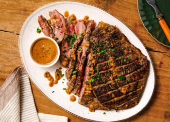 Easy Steak Au Poivre Recipe (30 Minutes)