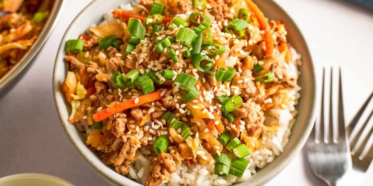 Egg Roll in a Bowl Recipe (4-Ingredient, 25 minutes)