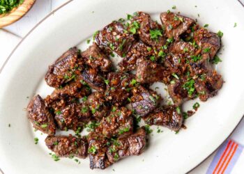Garlic Butter Steak Bites Recipe (3 Ingredients, 20 Minutes)