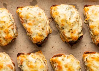 Soupy Toasts Recipe (5 Ingredients)