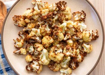 Crispy Air Fryer Cauliflower Recipe (2 Ingredients, 20 Minutes)