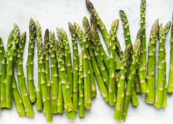 The Only Way You Should Store Asparagus, According to an Expert