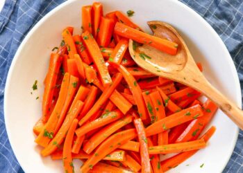 Herbed Carrots Recipe (10 Minutes, 3 Ingredients)