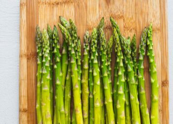 How To Wash Asparagus To Remove Dirt and Pesticides, According to Two Experts