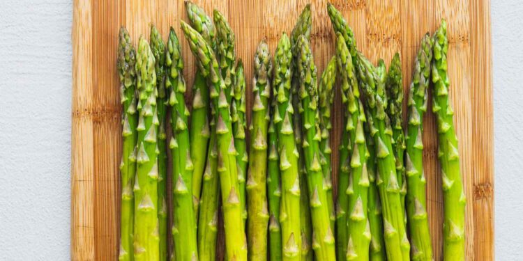 How To Wash Asparagus To Remove Dirt and Pesticides, According to Two Experts