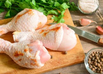 This Is the Safest Way to Thaw Chicken, According to an Expert