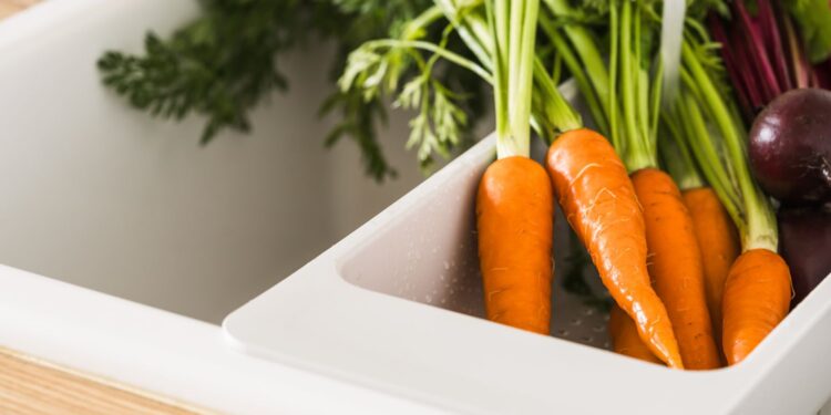 How To Wash Carrots To Remove Dirt and Pesticides, According to an Expert