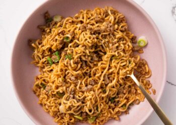 Pork and Garlic Noodles Recipe (20 Minutes)