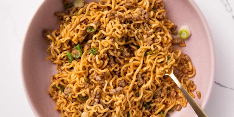 Pork and Garlic Noodles Recipe (20 Minutes)