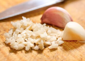 How to Get Garlic Smell Off Your Hands, According to an Expert